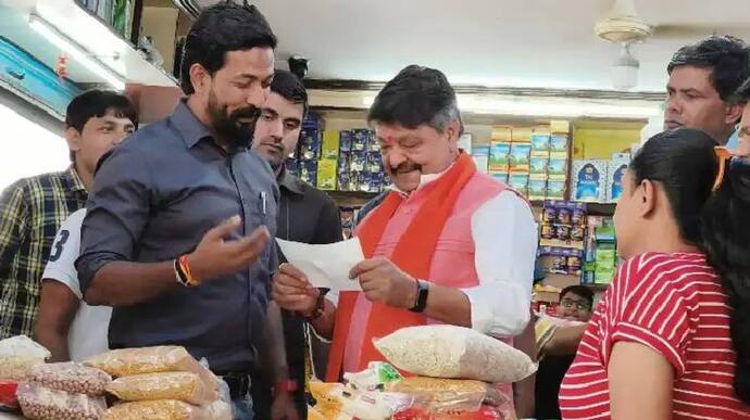 दिवाली पर दुकानदार बने BJP नेता कैलाश विजयवर्गीय, अपनी किराने की दुकान पर ग्राहकों को यूं सामान बेचते आए नजर