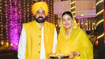  पंजाब के CM भगवतं मान ने यूं मनाई शादी के बाद की पहली दिवाली, देखिए पत्नी के साथ सेलिब्रेशन की तस्वीरें