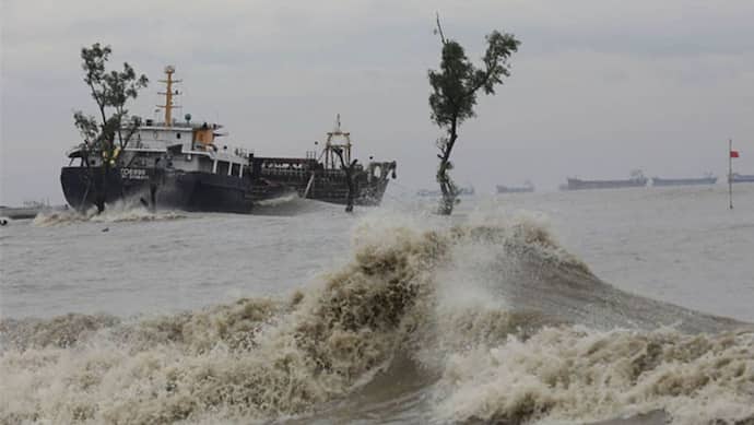 बांग्लादेश में तबाही के निशान छोड़कर शांत हुआ चक्रवाती तूफान सितरंग, जानिए IMD की भविष्यवाणी