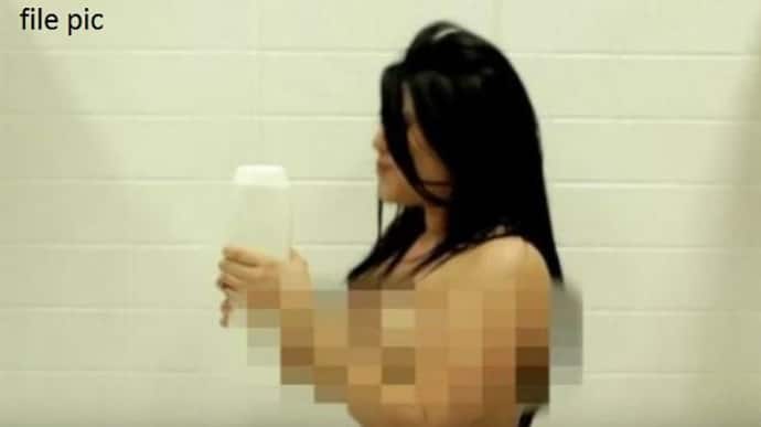   बाथरूम में नहाती महिला का बनाया Video, फिर रोजाना बनाने लगा संबंध, वजह होश उड़ा देगी