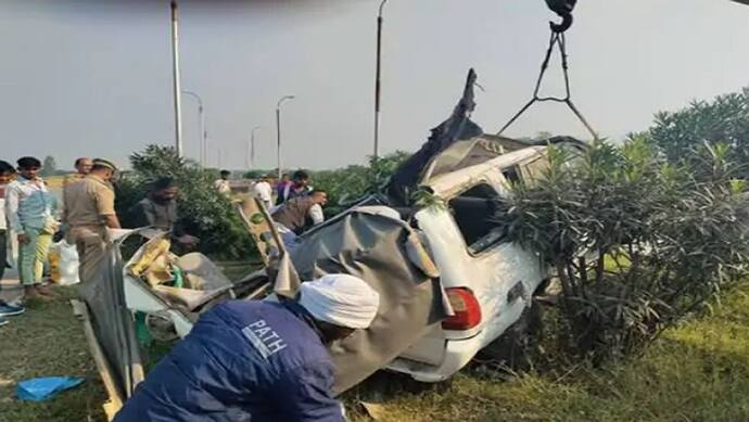 प्रयागराज: बिजली के पोल से टकराई तेज रफ्तार कार, विंध्याचल दर्शन करने जा रहे एक परिवार के 5 लोगों की हुई मौत