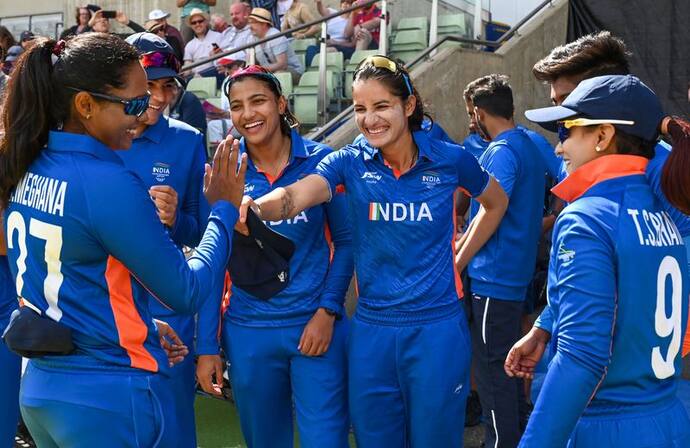 महिला क्रिकेटरों को पुरूष खिलाड़ियों के बराबर सैलरी, BCCI ने कहा- दोनों को मिलेगा बराबर मैच फीस