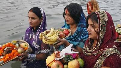 बिहार में शुरू हो गया लोक आस्था का महापर्व नहाय-खाय छठ, 10 तस्वीरों में देखें कैसा है महिलाओं में उत्साह 
