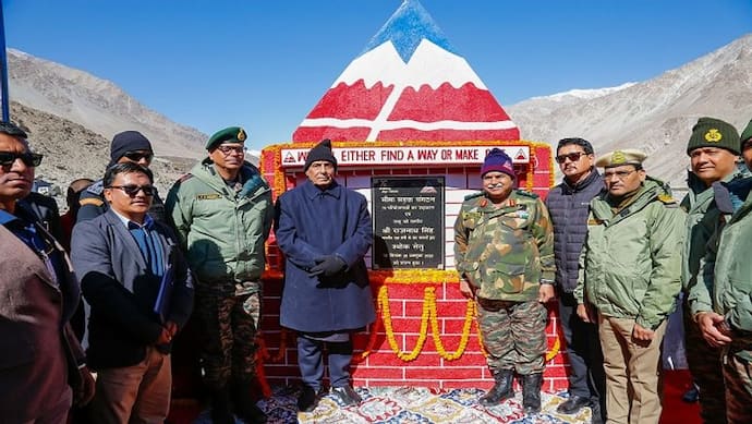 सीमाओं के पास इंफ्रास्ट्रक्चर प्रोजेक्ट्स पर तेजी से हो रहा काम, रक्षा मंत्री ने किया 75 परियोजनाओं का उद्घाटन