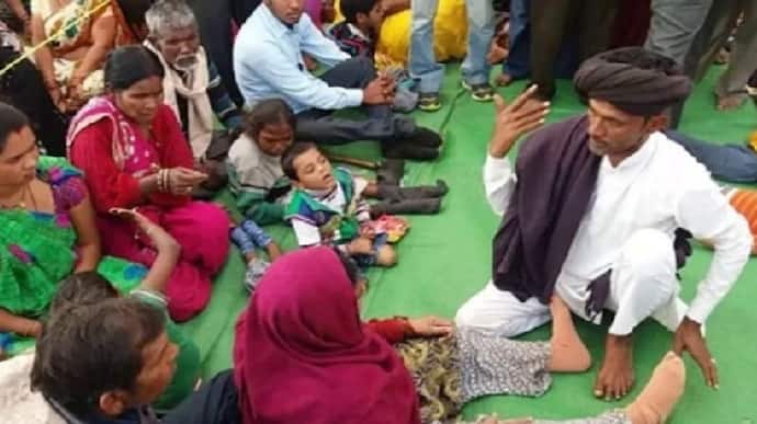 कंबल वाले बाबा: गूंगे-बहरों और कैंसर को मिनटों में ठीक करने का दावा, कश्मीर से कर्नाटक तक से आ रहे लोग
