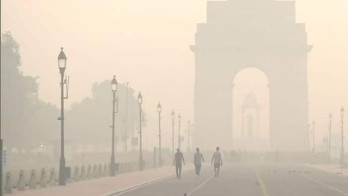 Air quality in Delhi in poor category, AQI and weather report