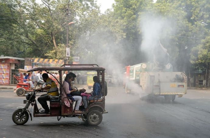 पटाखों पर बैन के बावजूद नहीं सुधरी दिल्ली-NCR की हवा,  AAP मिनिस्टर ने दिया चौंकाने वाला बयान