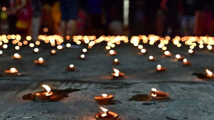 Dev Diwali Date 2022: चंद्र ग्रहण के कारण बदली देव दीपावली की तारीख, जानें कब मनाएंगे ये पर्व?