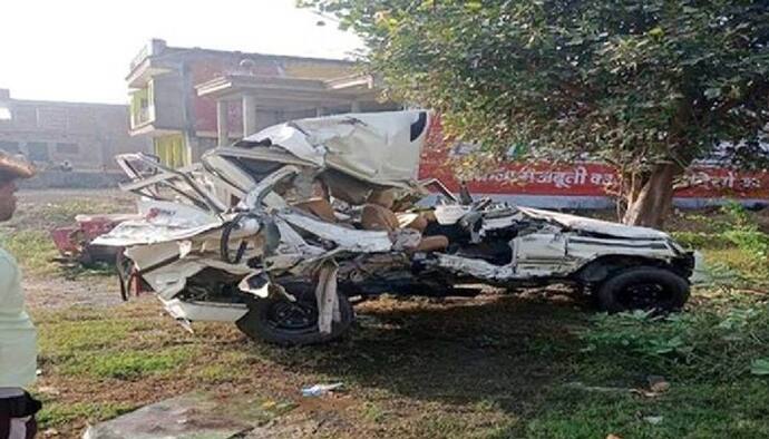 मध्य प्रदेश में ऐसा भयानक हादसा-पापड़ सी पिचक गई बोलेरो कार, एक ही परिवार के 5 लोगों की दर्दनाक मौत
