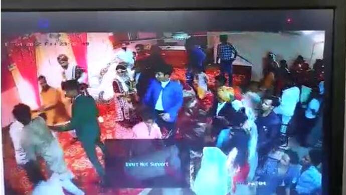 जयपुर की शादी में गुंडों के तांडव का CCTV: दूल्हा-दुल्हन को नहीं पहनाने दी वरमाला, फाड़ दिए महिलाओं के कपड़े