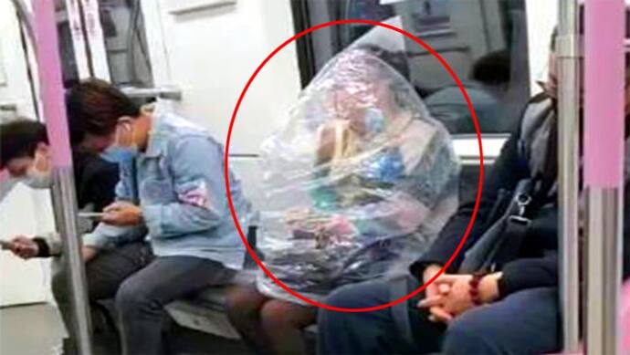 Weird : ट्रेन में अचानक ऐसी हरकत करने लगी महिला, देखने वाले रह गए हैरान