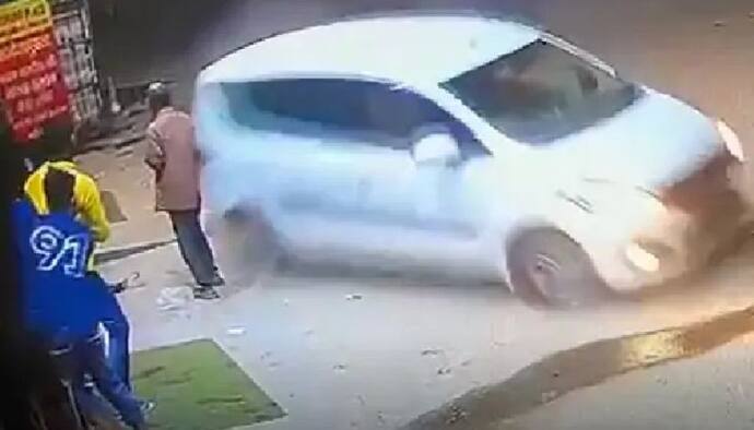 SHOCKING CCTV: गुरुग्राम में एक युवक ने कार से कुछ यूं की स्टंटबाजी, 3 लोगों को कुचला-एक की मौके पर मौत
