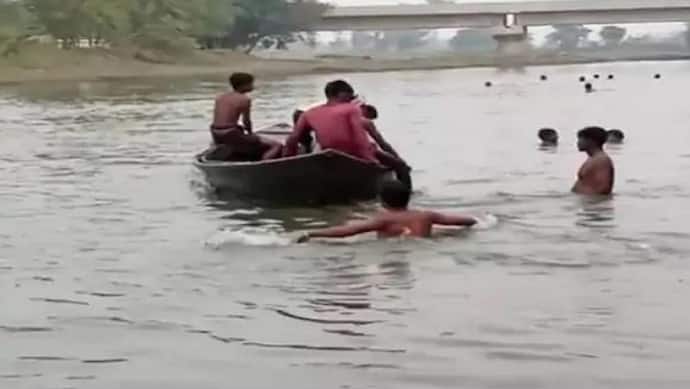 बाराबंकी: सुमली नदी में नाव पलटने से 30 डूबे, एक ही गांव के 3 बच्चों की मौत, रेस्क्यू ऑपरेशन जारी