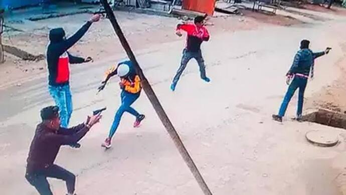 CCTV Footage : पंजाब में 5 लोगों ने ऐसे की डेरा समर्थक की दिनदहाड़े हत्या, घात लगाकर बैठे थे