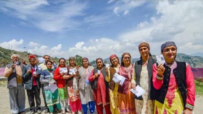 हिमाचल में 68 विधानसभा सीटों के लिए मतदान जारी, पहले घंटे में 4 फीसद से अधिक वोटिंग, PM मोदी ने की ये अपील 