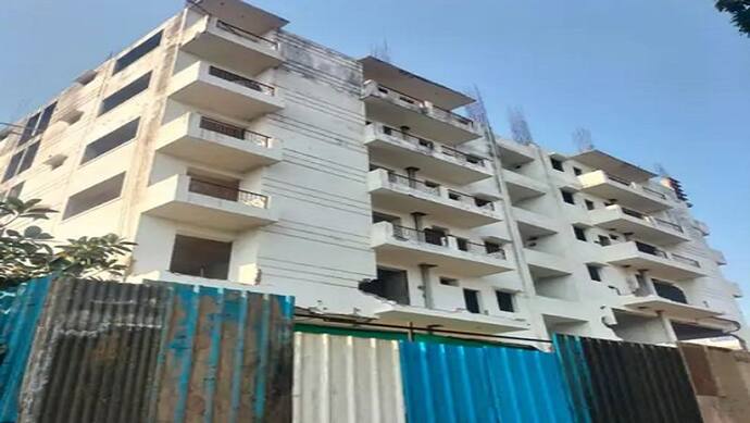 सपा नेता की 7 मंजिला इमारत को जमींदोज करने पर हाईकोर्ट ने लगाई रोक, कल आ सकता है अहम फैसला