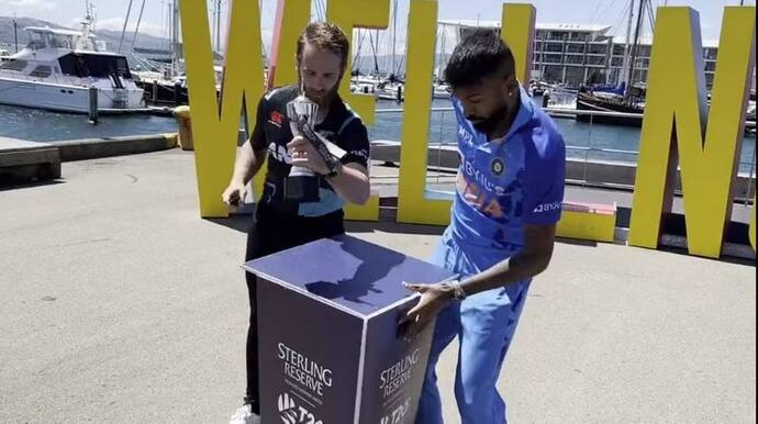 India vs New Zealand: मैच से पहले ही ट्रॉफी लेकर क्यों भागने लगे केन विलिम्सन, देखें यह मजेदार वीडियो
