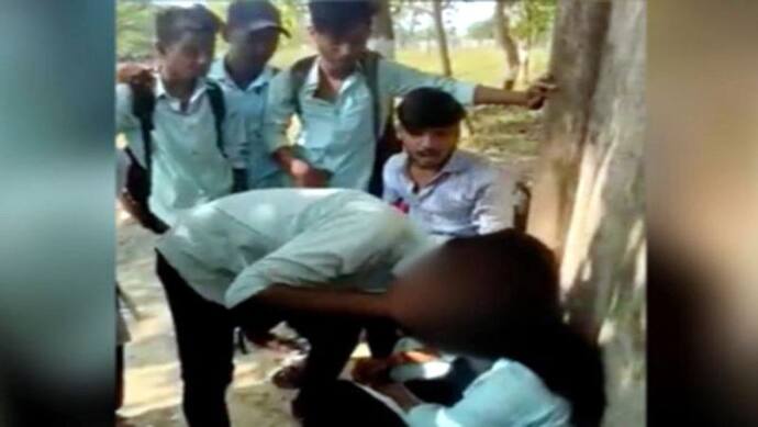 शर्मनाक रैगिंग: सरेआम कॉलेज छात्रा को जबरदस्ती किया KISS, 12 छात्र सस्पेंड-5 के खिलाफ लगा पॉक्सो एक्ट