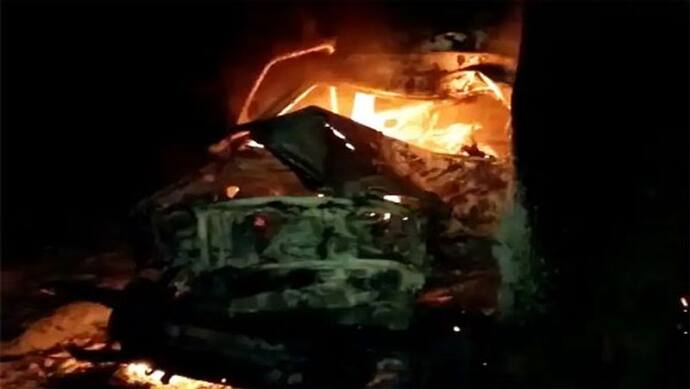 सीवान में रफ़्तार का कहर: बिजली के पोल से टकराकर आग का गोला बनी कार, जिंदा जले तीन लोग 