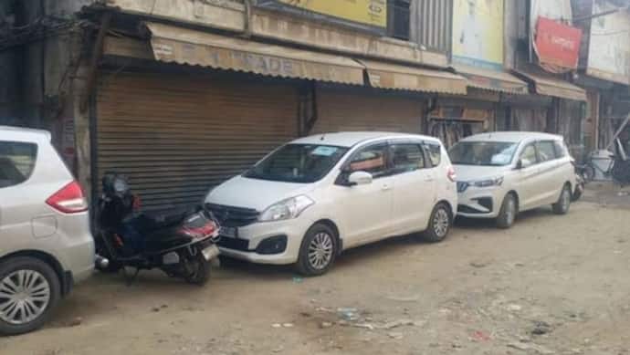 सहारनपुर: IT ने 5 जगह मारा छापा, कारोबारियों के दस्तावेज को खंगालने में जुटा आयकर विभाग, बाहर पुलिस है मौजूद