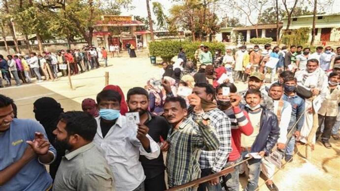 गुजरात चुनाव 2022: पहले चरण की वोटिंग आज, दांव पर कई दिग्गजों की साख, बीजेपी प्रत्याशी पर देर रात हमला