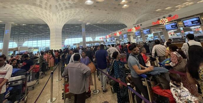 मुंबई एयरपोर्ट पर उड़ान बहाल, इस वजह से मच गई थी अफरातफरी, ठप थी फ्लाइट्स