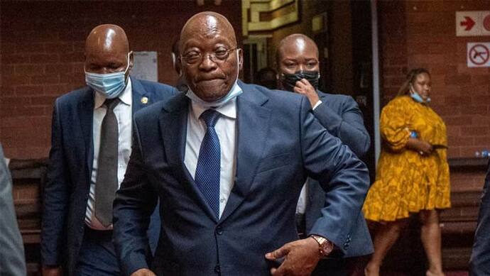 दक्षिण अफ्रीका के राष्ट्रपति ने फर्नीचर में ठूंस रखी थी फॉरेन करेंसी, लेकिन चोर ले उड़े, अब कुर्सी पर खतरा