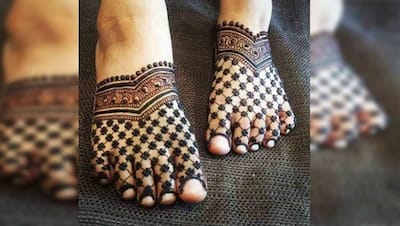 Foot mehndi design for bride: दुल्हन के पैरों के लिए एकदम ट्रेंडी और स्टाइलिश है ये जालीदार मेहंदी डिजाइन