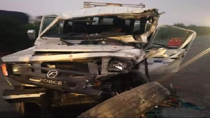 आगरा-जयपुर हाईवे पर ट्रक से हुई कार की भीषण भिड़ंत से मातम में बदली खुशियां, 4 की मौत, दूल्हा समेत 9 लोग घायल