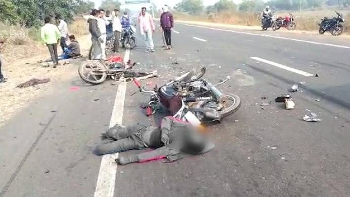  मध्य प्रदेश में भयानक बाइक एक्सीडेंट: 4 लोगों की मौत, चाचा के साथ दो सगे भाईयों ने मौके पर तोड़ा दम