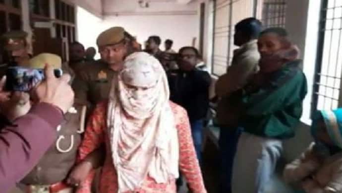 अलीगढ़: युवती की हत्या के आरोप में जेल गए युवक की मां को 7 साल बाद मिली जिंदा, जानिए क्या है पूरा मामला