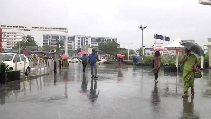 Cyclone Mandous: चेन्नई एयरपोर्ट से सभी उड़ानें रद्द, हो रही भारी बारिश, ऑरेंज अलर्ट जारी
