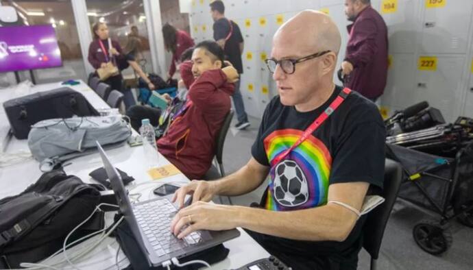 LGBTQ समुदाय के समर्थन में रेनबो टीशर्ट पहनने पर FIFA World Cup में हिरासत में लिए गए पत्रकार की रहस्यमय मौत