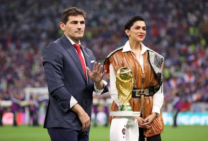 Qatar World Cup 2022: दीपिका पादुकोण ने रचा इतिहास,अर्जेन्टीना-फ्रांस फाइनल मैच से पहले ट्राफी से उठाया पर्दा 