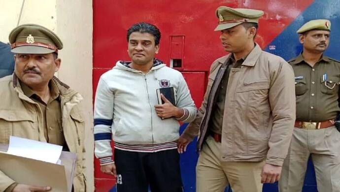 कानपुर: जेल पहुंचते ही सिपाहियों की इस बात को सुनकर छलके सपा विधायक इरफान सोलंकी के आंसू