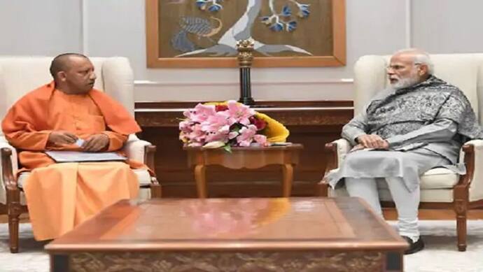 CM योगी ने मंत्रियों के विदेश दौरे की PM मोदी को दी रिपोर्ट, जानिए इस मुलाकात के बाद क्या होंगे सियासी मायने