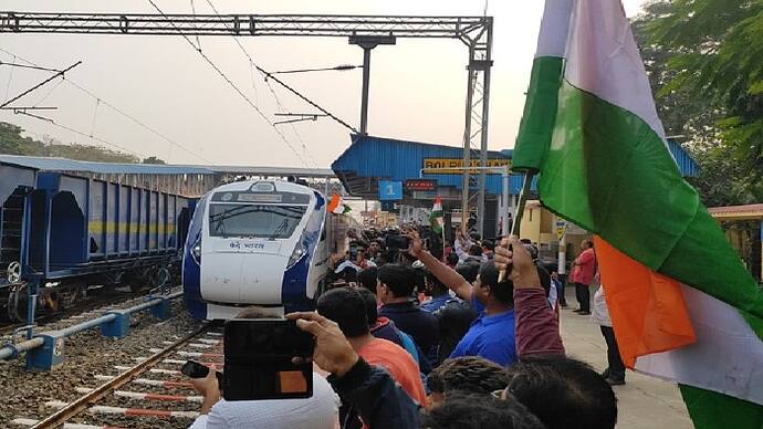 Bolpur Shantiniketan chaos with Vande Bharat Express