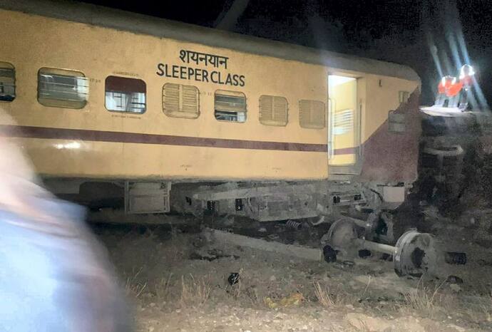 राजस्थान में सूर्यनगरी एक्सप्रेस के 8 डिब्बे पटरी से उतरे, कई पैसेंजर घायल, रेलवे ने जारी किए हेल्पलाइन नंबर