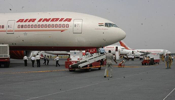 Urinating Incident: एयर इंडिया के पायलट ने दूसरी सीट देने के लिए महिला को कराया था दो घंटे इंतजार