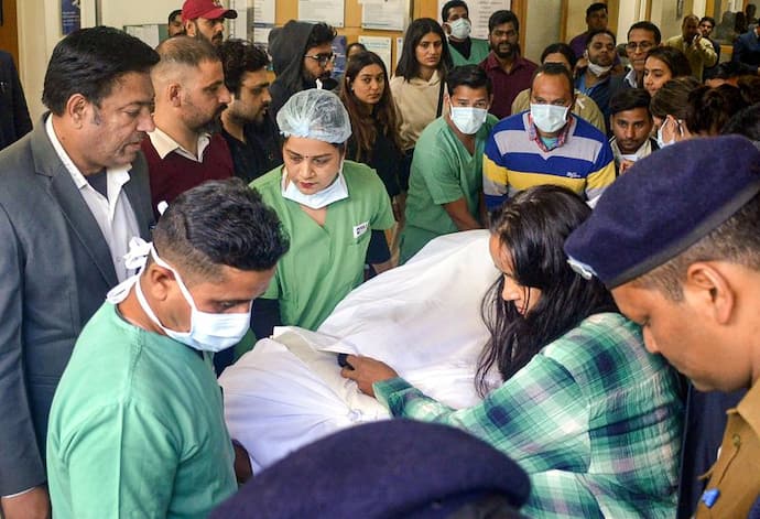 Rishabh Pant Surgery: सफल रही क्रिकेटर रिषभ पंत की लिगामेंट सर्जरी, 3 घंटे चला ऑपरेशन