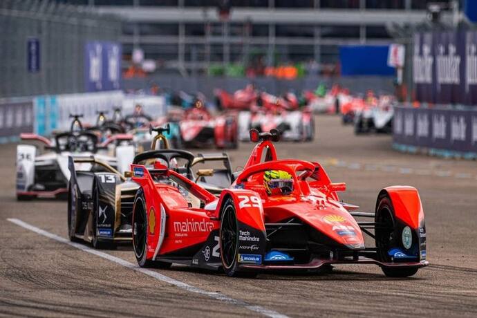 फॉर्मूला रेसिंग का नाम सुना होगा, अब जानें क्या है Formula E Race, जिसमें देखने को मिलता है कारों का रोमांच