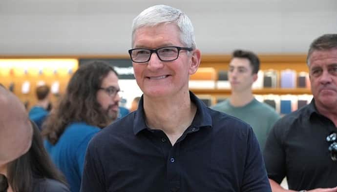 Apple ने कर दी अपने CEO Tim Cook की सैलरी में कटौती.. जानिए अब कितना मिलेगा और क्यों 