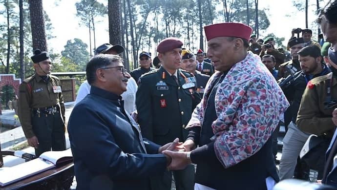 उत्तराखण्ड युद्ध स्मारक निर्माण के लिए रक्षा मंत्री राजनाथ सिंह ने तरुण विजय को दिया धन्यवाद