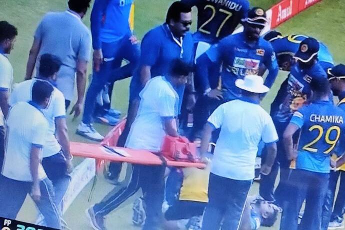 विराट का चौका रोकने में 2 श्रीलंकाई खिलाड़ियों में जबरदस्त टक्कर, दर्द से कराहते स्ट्रेचर पर जाना पड़ा