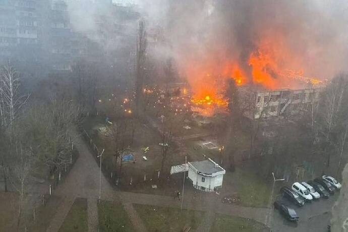 यूक्रेन में VVIP सवार हेलिकॉप्टर रिहायसी बिल्डिंग से टकराकर क्रैश, 16 से ज्यादा मौत, 3 बड़े मंत्री भी शामिल