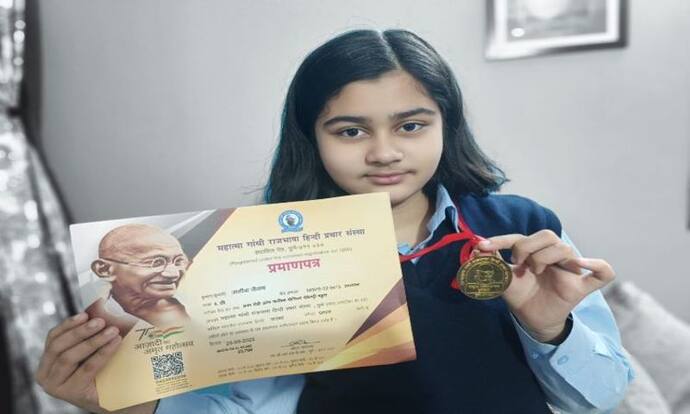 अलीगढ़ की अलीशा ने जीता राजभाषा हिंदी उत्तम राइटिंग कंप्टिशन का पहला पुरस्कार, जानिए किसने किया सम्मानित 