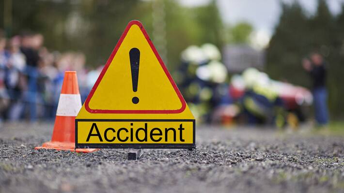accident between a truck and a car in Rajasthan Sikar