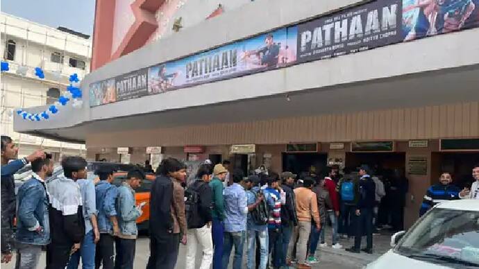 shahrukh khan and deepika padukone pathaan movie release jaipur khans fans got cinema halls booked