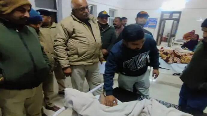 मध्य प्रदेश के सतना में चुनावी रंजिश में एक बाप-बेटे पर कुल्हाड़ी से हमलाकर किया गया