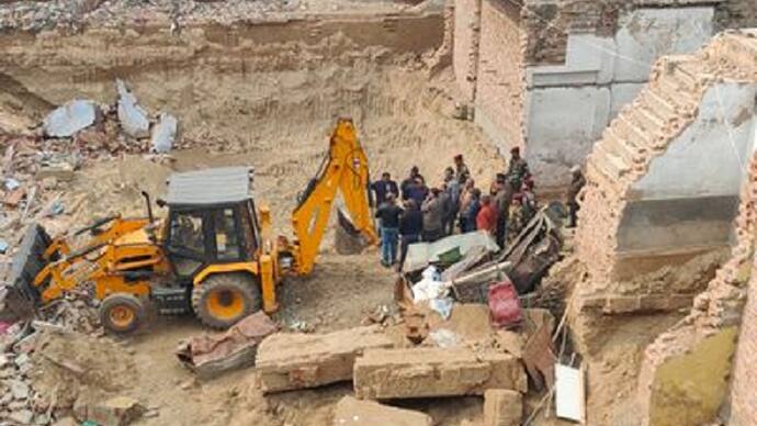 Agra Building Collapsed 